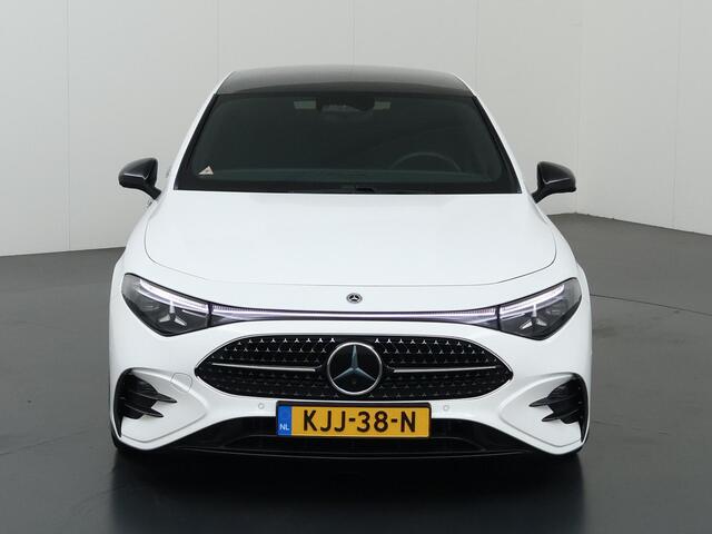 Mercedes-Benz CLA-KLASSE 180 Business Solution AMG | Night | Distronic | Panoramadak | Keyless | Sfeerverlichting |
