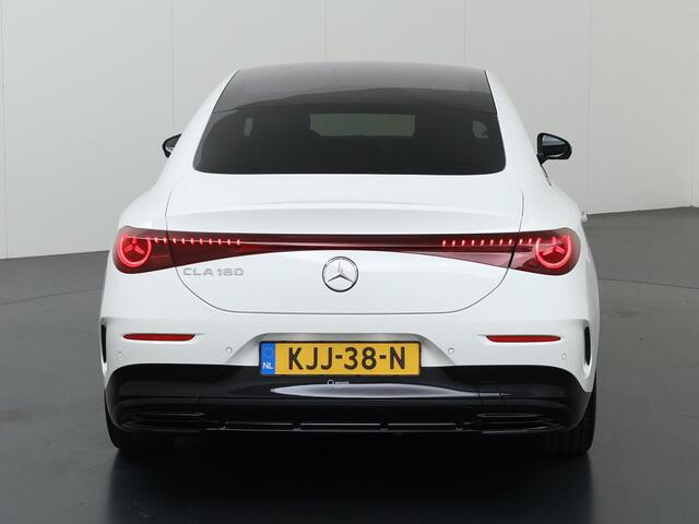 Mercedes-Benz CLA-KLASSE 180 Business Solution AMG | Night | Distronic | Panoramadak | Keyless | Sfeerverlichting |