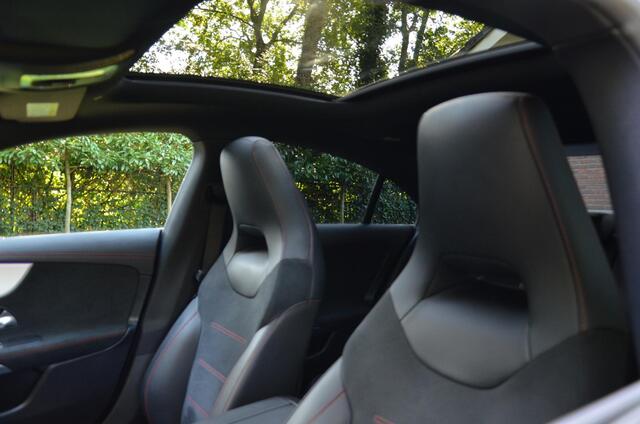 Mercedes-Benz CLA-KLASSE 180 Business Solution AMG Automaat/Navi/Ecc/Pdc/Panoramadak/Matrix LED koplampen/Stoelverwarming/Sfeerverlichting/AchteruitrijCamera/Elektrisch verstelbare stoel(en) met geheugen