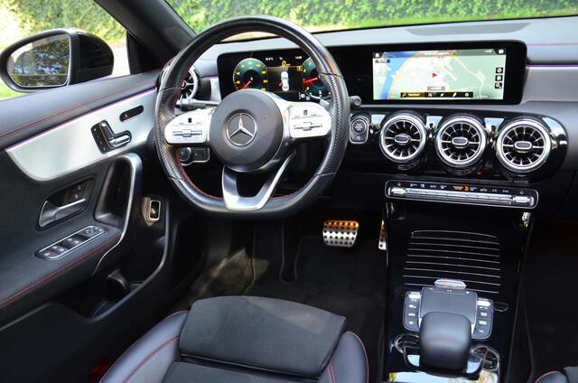 Mercedes-Benz CLA-KLASSE 180 Business Solution AMG Automaat/Navi/Ecc/Pdc/Panoramadak/Matrix LED koplampen/Stoelverwarming/Sfeerverlichting/AchteruitrijCamera/Elektrisch verstelbare stoel(en) met geheugen