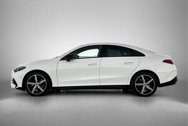 Mercedes-Benz CLA-KLASSE 200 AMG Nightpakket 58 kWh | Panoramadak | Alarm | Sfeerverlichting | Keyless Go | CarPlay | Stoelverwarming | Parkeerpakket met Camera | Sfeerverlichting | Stoelverwarming | Sportstoelen | Adaptieve cruisecontrol |