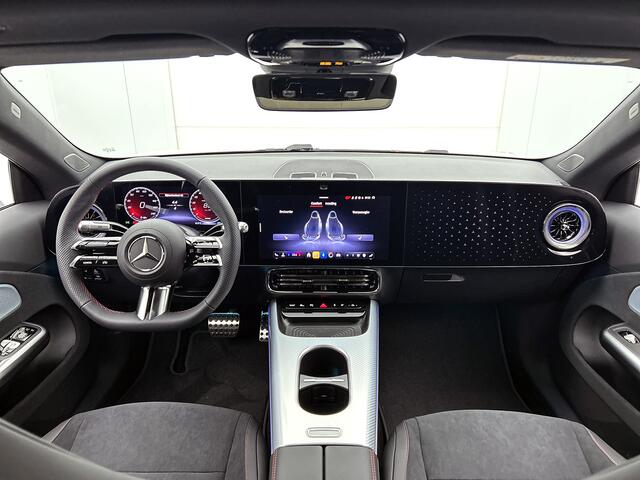 Mercedes-Benz CLA-KLASSE 200 AMG Nightpakket 58 kWh | Panoramadak | Alarm | Sfeerverlichting | Keyless Go | CarPlay | Stoelverwarming | Parkeerpakket met Camera | Sfeerverlichting | Stoelverwarming | Sportstoelen | Adaptieve cruisecontrol |