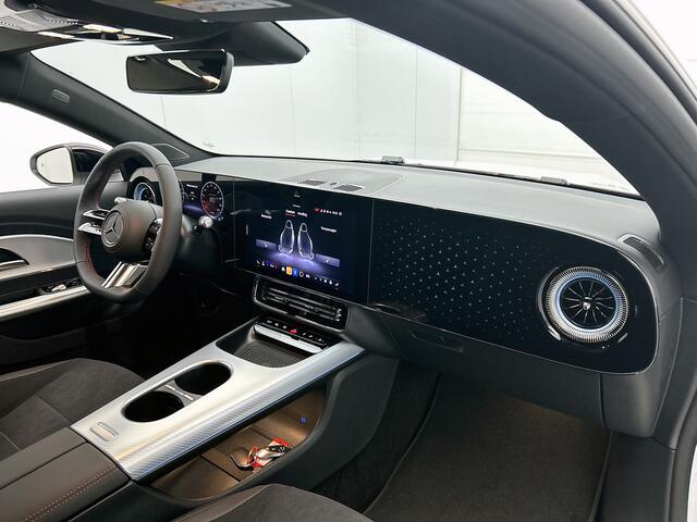 Mercedes-Benz CLA-KLASSE 200 AMG Nightpakket 58 kWh | Panoramadak | Alarm | Sfeerverlichting | Keyless Go | CarPlay | Stoelverwarming | Parkeerpakket met Camera | Sfeerverlichting | Stoelverwarming | Sportstoelen | Adaptieve cruisecontrol |