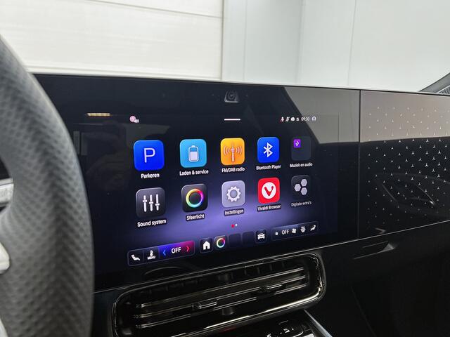 Mercedes-Benz CLA-KLASSE 200 AMG Nightpakket 58 kWh | Panoramadak | Alarm | Sfeerverlichting | Keyless Go | CarPlay | Stoelverwarming | Parkeerpakket met Camera | Sfeerverlichting | Stoelverwarming | Sportstoelen | Adaptieve cruisecontrol |