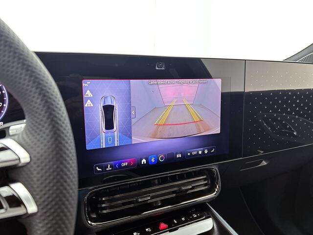 Mercedes-Benz CLA-KLASSE 200 AMG Nightpakket 58 kWh | Panoramadak | Alarm | Sfeerverlichting | Keyless Go | CarPlay | Stoelverwarming | Parkeerpakket met Camera | Sfeerverlichting | Stoelverwarming | Sportstoelen | Adaptieve cruisecontrol |