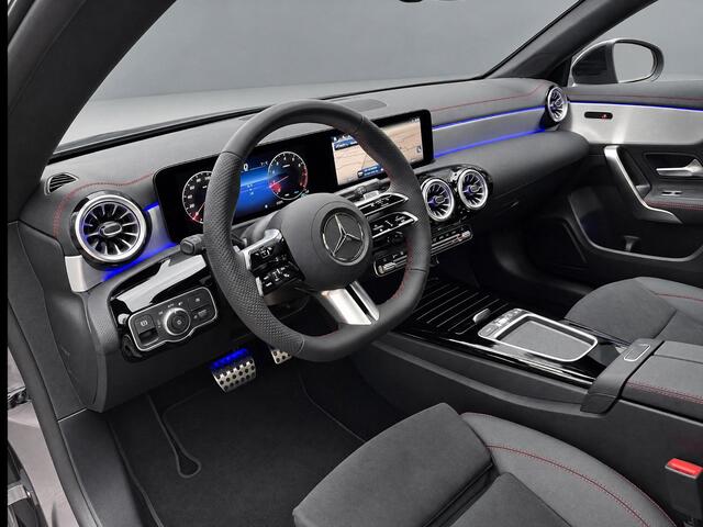 Mercedes-Benz CLA-KLASSE 180 Star Edition AMG | Night Pakket | Panoramadak | DISTRONIC Afstandsassistent | Dodehoekassistent | MULTIBEAM LED Koplampen | Sfeerverlichting | Stoelverwarming | Apple CarPlay | Android Auto | Sierdelen Aluminium | Elektrisch Inklapbare Buitenspiegels | Achteruitrijcamera | Parkeersensoren