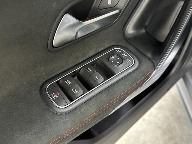 Mercedes-Benz CLA-KLASSE 200 AMG Line | Pano | El. stoelen | LED |