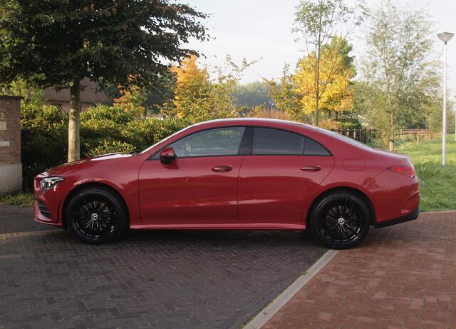 Mercedes-Benz CLA-KLASSE 250 e AMG Line | Black Optic | Camera | Sfeerverlichting | Sportstoelen | 19 Inch | NL-Auto | – foto 7