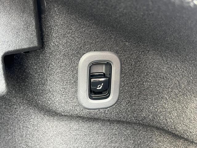 Mercedes-Benz CLE Cabriolet 180 AMG Line | Leder Zwart | Premium Pakket | Night Pakket | 360° Camera | DISTRONIC Afstandsassistent | Dodehoekassistent | Elektrisch Verstelbare Stoelen + Memory | Apple CarPlay | Android Auto | Sfeerverlichting | Stoelverwarming