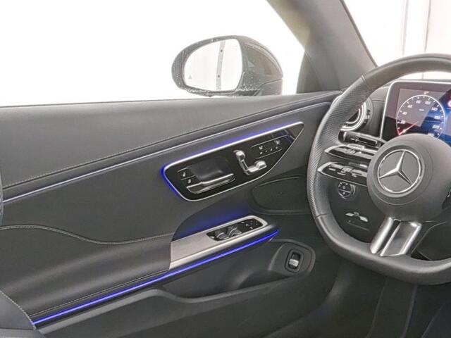 Mercedes-Benz CLE Cabriolet 180 AMG Line AMG Line | Ledkoplampen | Memory pakket voorstoelen | (19 inch) multispaaks lichtmetalen AMG velgen. Inclusief 24 maanden Mercedes-Benz Certified garantie voor Europa.