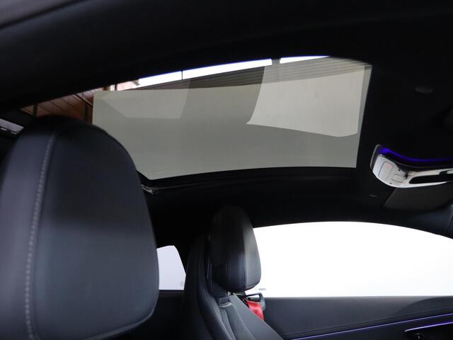 Mercedes-Benz CLE Coupé 200 AMG Line | Night | Panoramadak | Memory stoelen | Sfeerverlichting | Parkeercamera | Stoelverwarming |