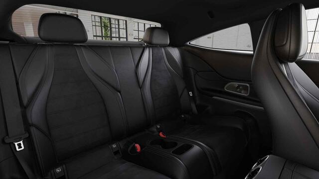 Mercedes-Benz CLE Coupé 300 e AMG Line | Premium plus | Rij assistentie pakket | Night pakket | Winter pakket | AMG spoiler |
