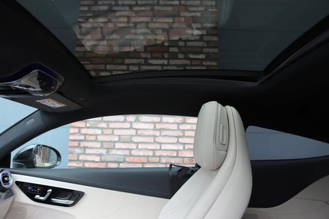Mercedes-Benz CLE Coupé 300 e AMG Line | Panoramadak | Distronic | Massage | Stoelventilatie | Digital Light | Verwarmd Stuurwiel | Memory | Keyless Go | Leder |