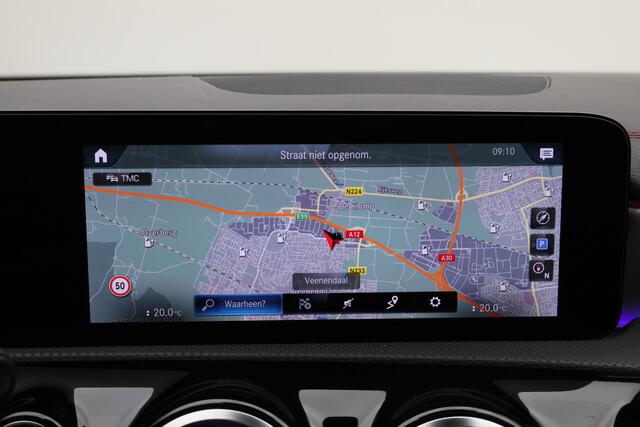 Mercedes-Benz Cla Shooting Brake 250 e Premium Plus AMG Panoramadak, ACC, Camera, Sfeerverlichting, Trekhaak, Widescreen, 18"