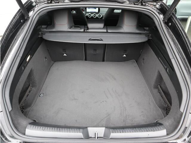 Mercedes-Benz Cla Shooting Brake 180 Business Solution AMG | Panoramadak | Dodehoekassistent | Memory Seats | HUD | Burmester | LED | 360 camera | Automaat