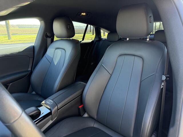 Mercedes-Benz Cla Shooting Brake 180 Business Solution Luxury Automaat / Leder / PDC v+a / Navigatie / Keyless / Led