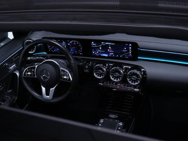 Mercedes-Benz Cla Shooting Brake 180 Business Solution Luxury [SCHUIFKANTELDAK, STOELVERWARMING, ACHTERUITRIJCAMERA, PARKEERSENSOREN V+A, CRUISE CONTROL, ELEKTRISCH VERSTELBARE STOELEN]