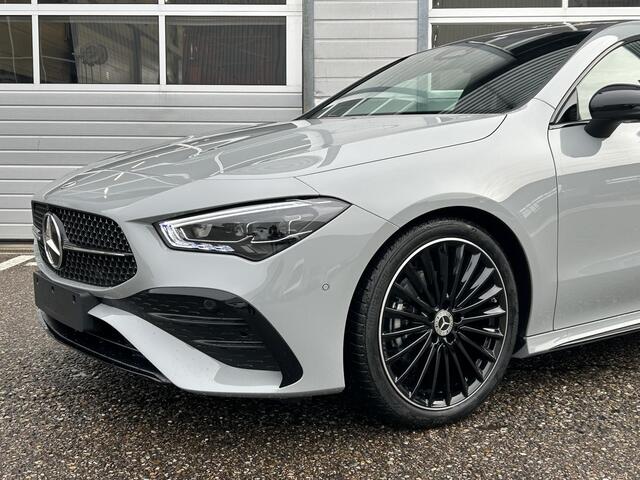 Mercedes-Benz Cla Shooting Brake 180 Business Solution AMG | AMG Plus Pakket | Night Pakket | Panoramadak | Burmester 3D Surround | 360° Camera | DISTRONIC Afstandsassistent | Dodehoekassistent | Head-up Display | MULTIBEAM LED Koplampen | Elektrisch Verstelbare Stoelen + Memory | Stoelv