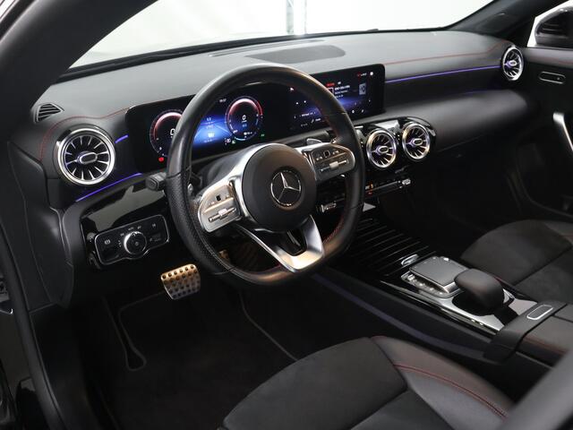 Mercedes-Benz Cla Shooting Brake 250 e Premium | AMG | Widescreen | Stoelverwarming | Sfeerverlichting | Achteruitrijcamera |