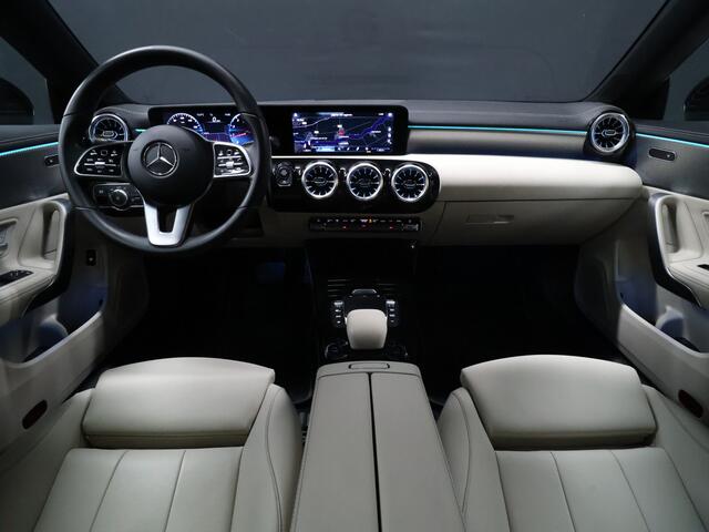 Mercedes-Benz Cla Shooting Brake 180 Luxury Line [SFEER, LEDER, APPLE CARPLAY, CAMERA CRUISE, STOELVERWAMING, ELEKTRISCHE ACHTERKLEP, DIGITAL DASH, NAVIGATIE, NIEUWSTAAT]