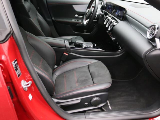 Mercedes-Benz Cla Shooting Brake 200 Business Solution AMG AMG line | Night Pakket | Ledkoplampen | Sfeerverlichting | Stoelverwarming. Inclusief 24 maanden Mercedes-Benz Certified garantie voor Europa.