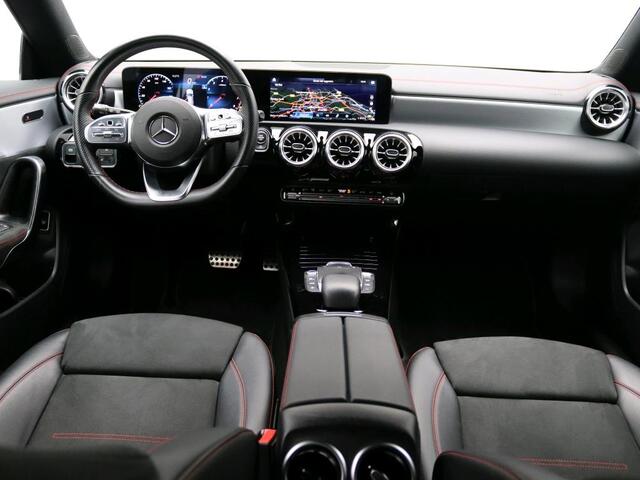 Mercedes-Benz Cla Shooting Brake 200 Business Solution AMG AMG line | Night Pakket | Ledkoplampen | Sfeerverlichting | Stoelverwarming. Inclusief 24 maanden Mercedes-Benz Certified garantie voor Europa.