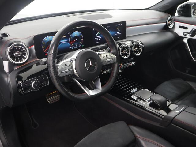 Mercedes-Benz Cla Shooting Brake 220 Premium Plus | AMG | Night | Panoramadak | Memory | Widescreen | Sfeerverlichting |