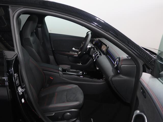 Mercedes-Benz Cla Shooting Brake 250e Business Solution AMG | Panoramaschuifdak | Nightpakket | 19 inch AMG-Velgen