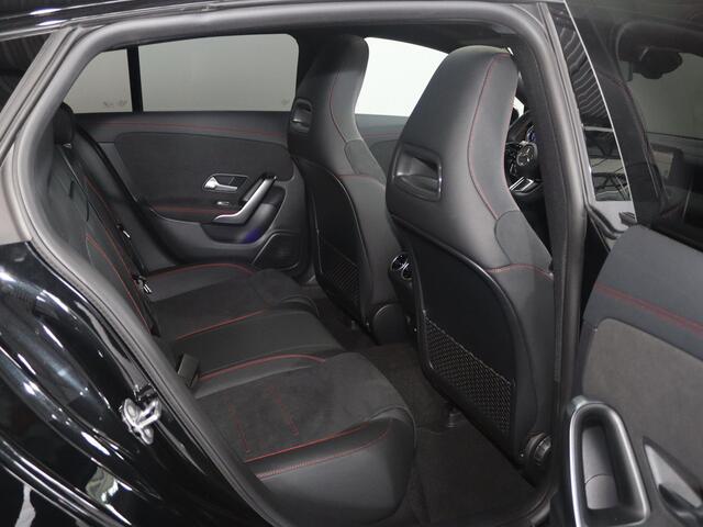 Mercedes-Benz Cla Shooting Brake 250e Business Solution AMG | Panoramaschuifdak | Nightpakket | 19 inch AMG-Velgen