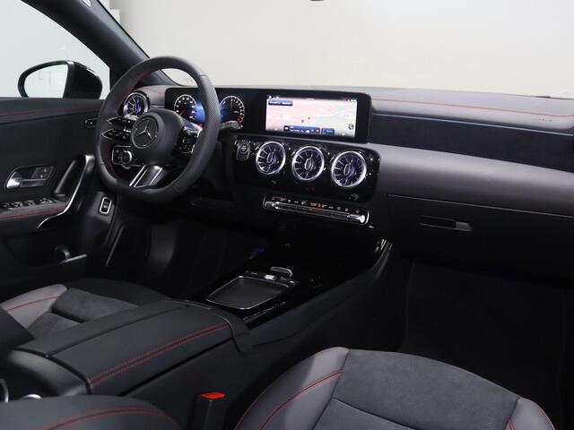Mercedes-Benz Cla Shooting Brake 250e Business Solution AMG | Panoramaschuifdak | Nightpakket | 19 inch AMG-Velgen