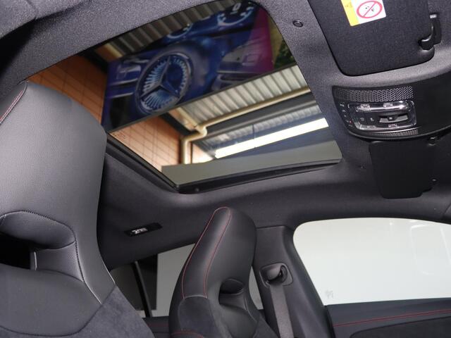 Mercedes-Benz Cla Shooting Brake 250e Business Solution AMG | Panoramaschuifdak | Nightpakket | 19 inch AMG-Velgen