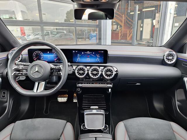 Mercedes-Benz Cla Shooting Brake 180 Star Edition AMG | Panoramadak | Nightpakket | Dodehoekassistent | Apple CarPlay | Android Auto | Sfeerverlichting | Stoelverwarming | Achteruitrijcamera | Elektrisch inklapbare buitenspiegels