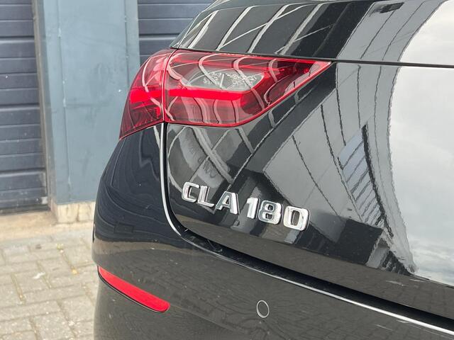 Mercedes-Benz Cla Shooting Brake 180 AMG Line | Achteruitrijcamera | Stoelverwarming | Sfeerverlichting
