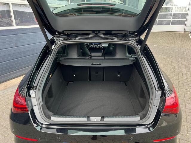 Mercedes-Benz Cla Shooting Brake 180 AMG Line | Achteruitrijcamera | Stoelverwarming | Sfeerverlichting