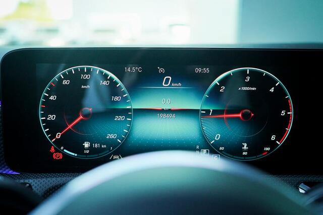 Mercedes-Benz Cla Shooting Brake 180 d / Aut / Pano / Sfeerverlichting / Leder