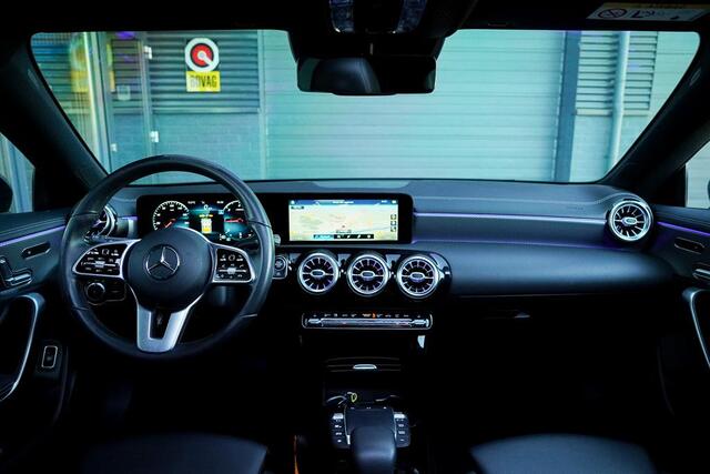 Mercedes-Benz Cla Shooting Brake 180 d / Aut / Pano / Sfeerverlichting / Leder