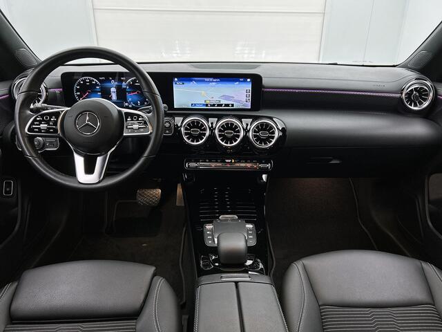 Mercedes-Benz Cla Shooting Brake 180 Luxury Line Trekhaak | Ledkoplampen | Parkeerpakket met achteruitrijcamera | Stoelverwarming. Inclusief 24 maanden Mercedes-Benz Certified garantie voor Europa.