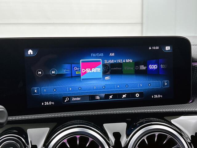 Mercedes-Benz Cla Shooting Brake 180 Luxury Line Trekhaak | Ledkoplampen | Parkeerpakket met achteruitrijcamera | Stoelverwarming. Inclusief 24 maanden Mercedes-Benz Certified garantie voor Europa.