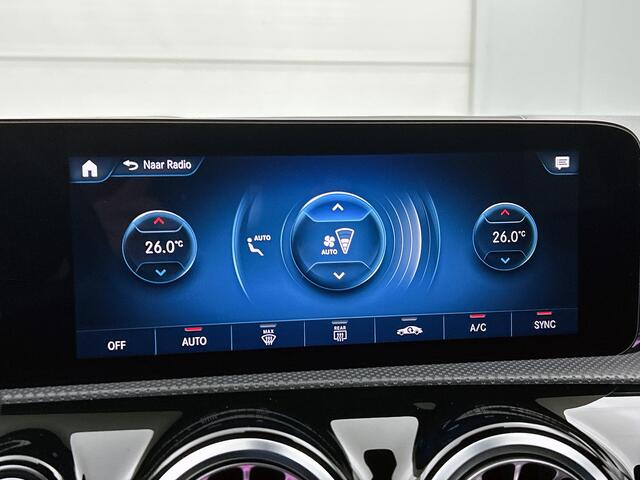 Mercedes-Benz Cla Shooting Brake 180 Luxury Line Trekhaak | Ledkoplampen | Parkeerpakket met achteruitrijcamera | Stoelverwarming. Inclusief 24 maanden Mercedes-Benz Certified garantie voor Europa.