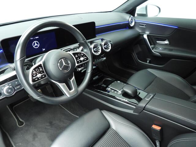 Mercedes-Benz Cla Shooting Brake 180 Luxury Line | 18" | Camera