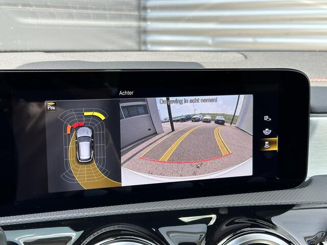 Mercedes-Benz Cla Shooting Brake 180 AMG Line | Nightpakket | Panoramadak | Achteruitrijcamera | Stoelverwarming | Dodehoekassistent | Sfeerverlichting