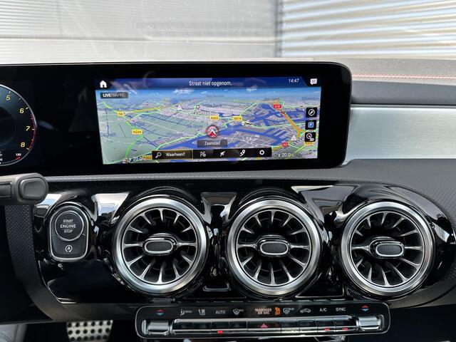 Mercedes-Benz Cla Shooting Brake 180 AMG Line | Nightpakket | Panoramadak | Achteruitrijcamera | Stoelverwarming | Dodehoekassistent | Sfeerverlichting