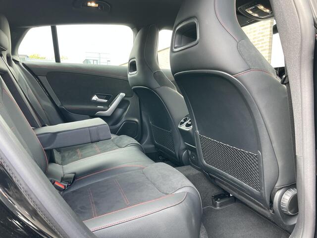 Mercedes-Benz Cla Shooting Brake 200 AMG Line | Achteruitrijcamera | Stoelverwarming | Sfeerverlichting