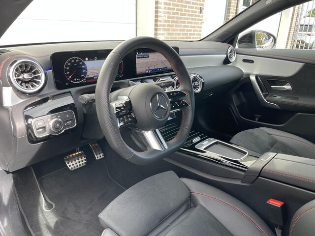 Mercedes-Benz Cla Shooting Brake 200 AMG Line | Achteruitrijcamera | Stoelverwarming | Sfeerverlichting