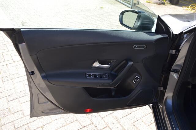 Mercedes-Benz Cla Shooting Brake BTW AUTO 180 Bns Solution