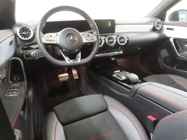 Mercedes-Benz Cla Shooting Brake 200 AMG LINE I SCHUIF/KANTELDAK I P-CAMERA I DEALER ONDERHOUDEN