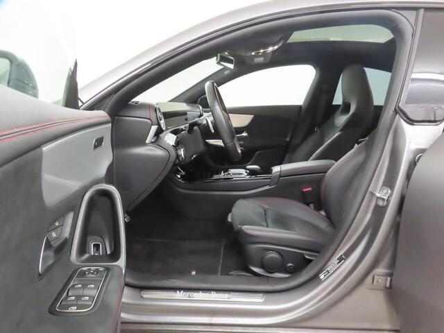 Mercedes-Benz Cla Shooting Brake 200 AMG LINE I SCHUIF/KANTELDAK I P-CAMERA I DEALER ONDERHOUDEN