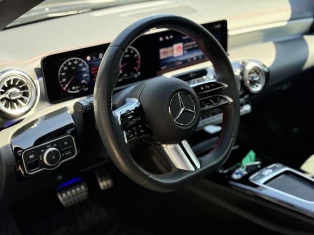 Mercedes-Benz Cla Shooting Brake 200 AMG Line l Pano l Nightpakket l Elektrische Trekhaak l LED