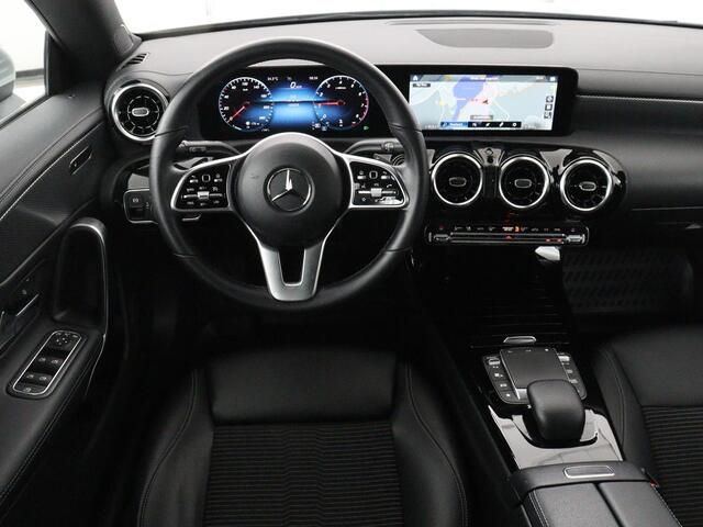 Mercedes-Benz Cla Shooting Brake 180 Business Solution | Stoelverwarming | Carplay | Camera | Half leder | Widescreen | Dodehoek detectie | Navigatie | Park Assist | Cruise control