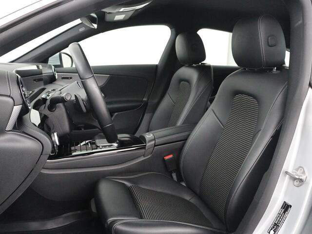 Mercedes-Benz Cla Shooting Brake 180 Business Solution | Stoelverwarming | Carplay | Camera | Half leder | Widescreen | Dodehoek detectie | Navigatie | Park Assist | Cruise control